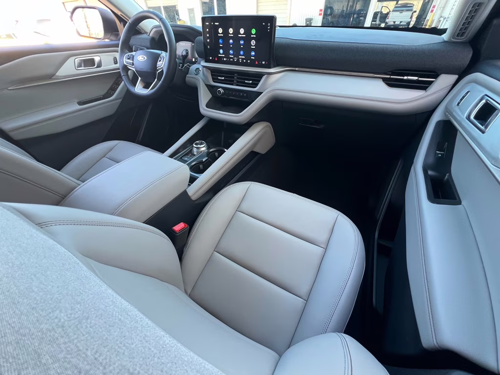 2026 Space White Metallic Ford Explorer Active w/200A Pkg RWD SUV