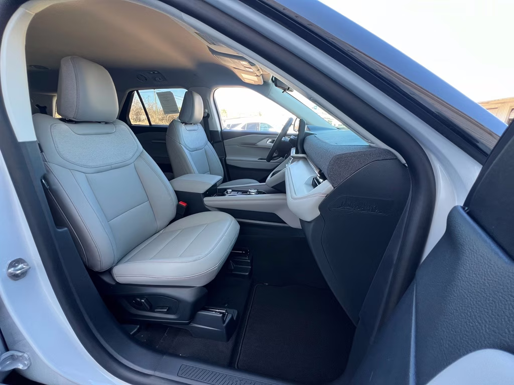 2026 Space White Metallic Ford Explorer Active w/200A Pkg RWD SUV