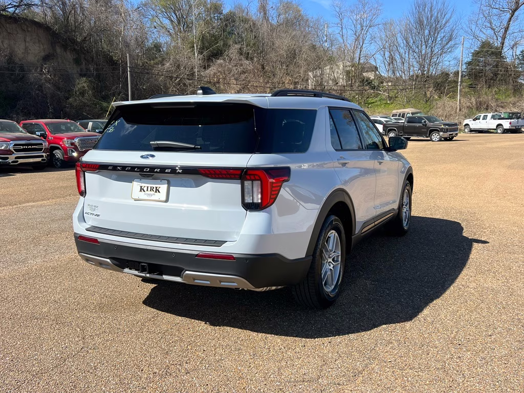 2026 Space White Metallic Ford Explorer Active w/200A Pkg RWD SUV