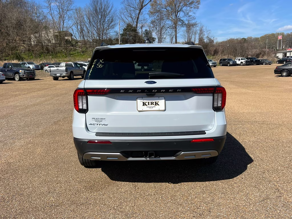 2026 Space White Metallic Ford Explorer Active w/200A Pkg RWD SUV
