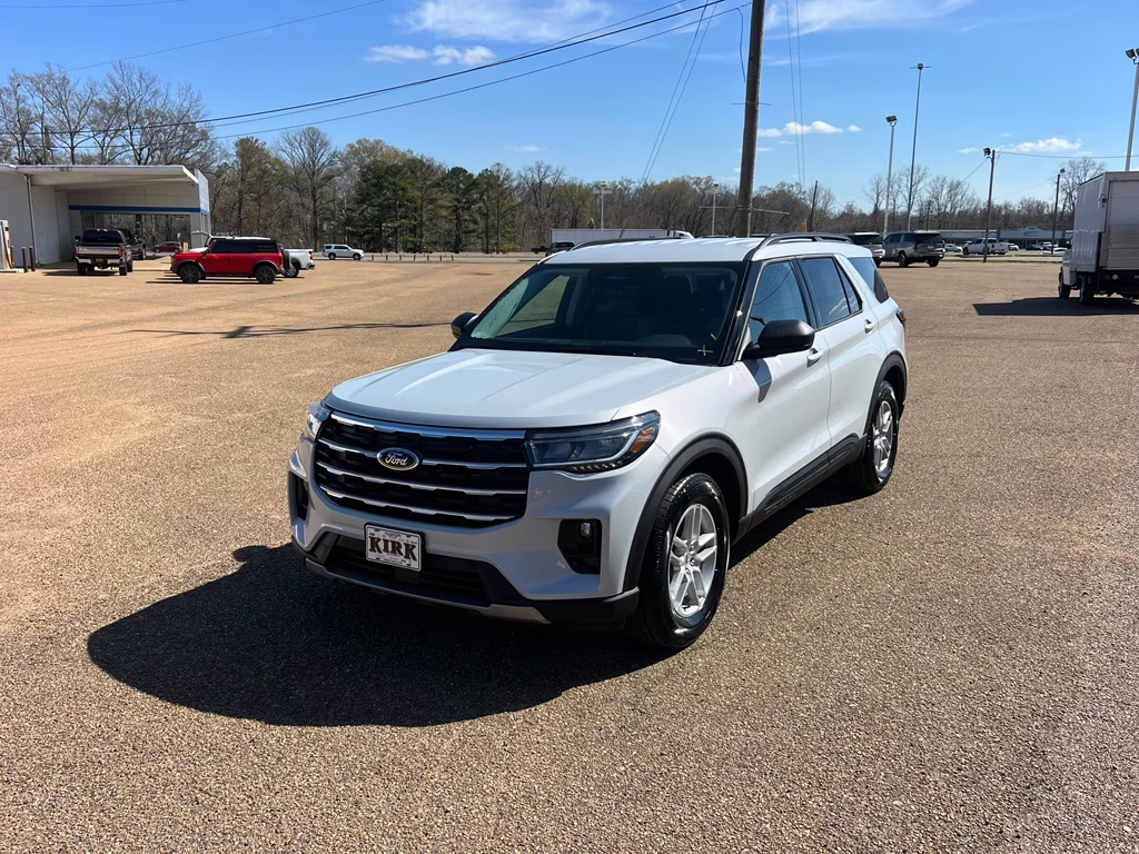 2026 Space White Metallic Ford Explorer Active w/200A Pkg RWD SUV