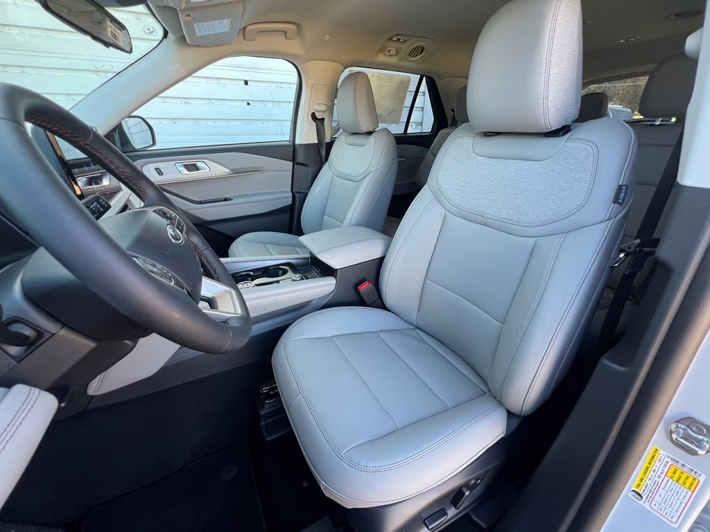 2026 Space White Metallic Ford Explorer Active w/200A Pkg RWD SUV