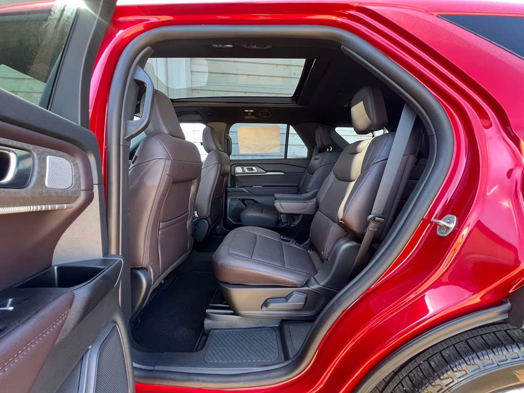 2026 Rapid Red Metallic Tinted Clearcoat Ford Explorer Platinum RWD SUV