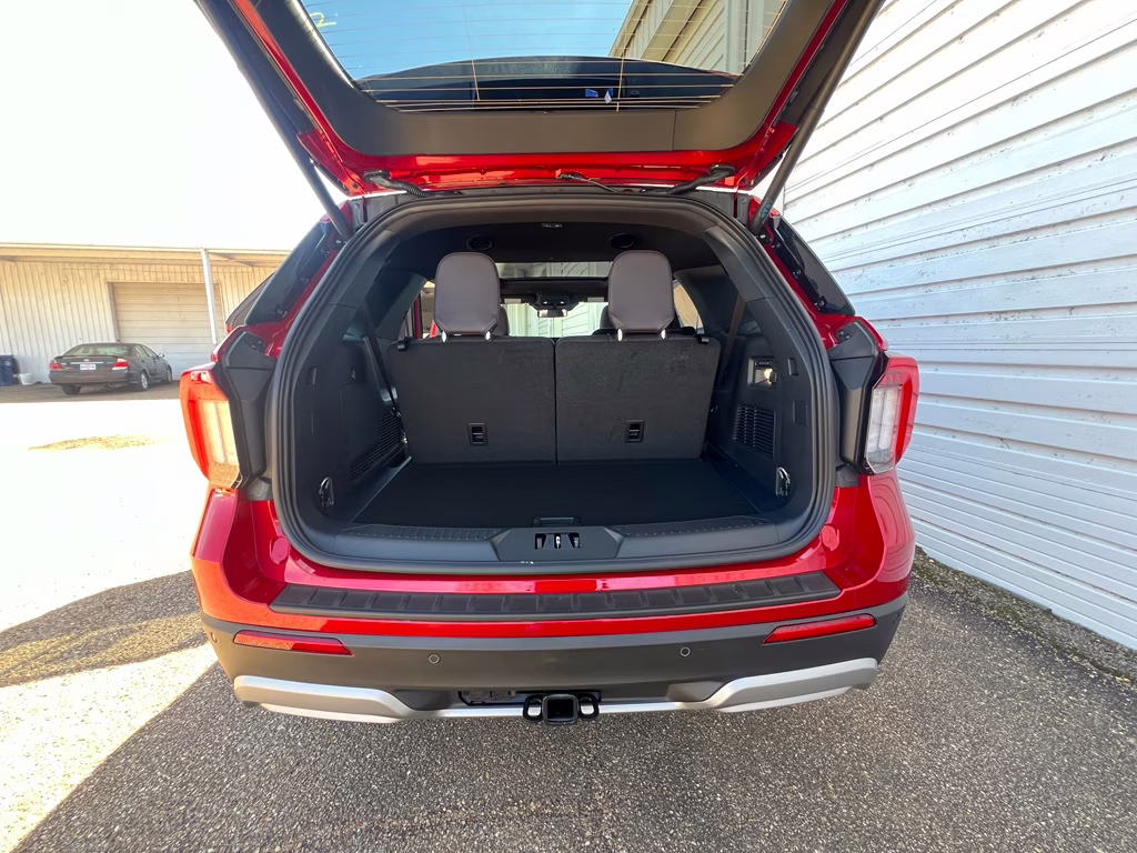 2026 Rapid Red Metallic Tinted Clearcoat Ford Explorer Platinum RWD SUV