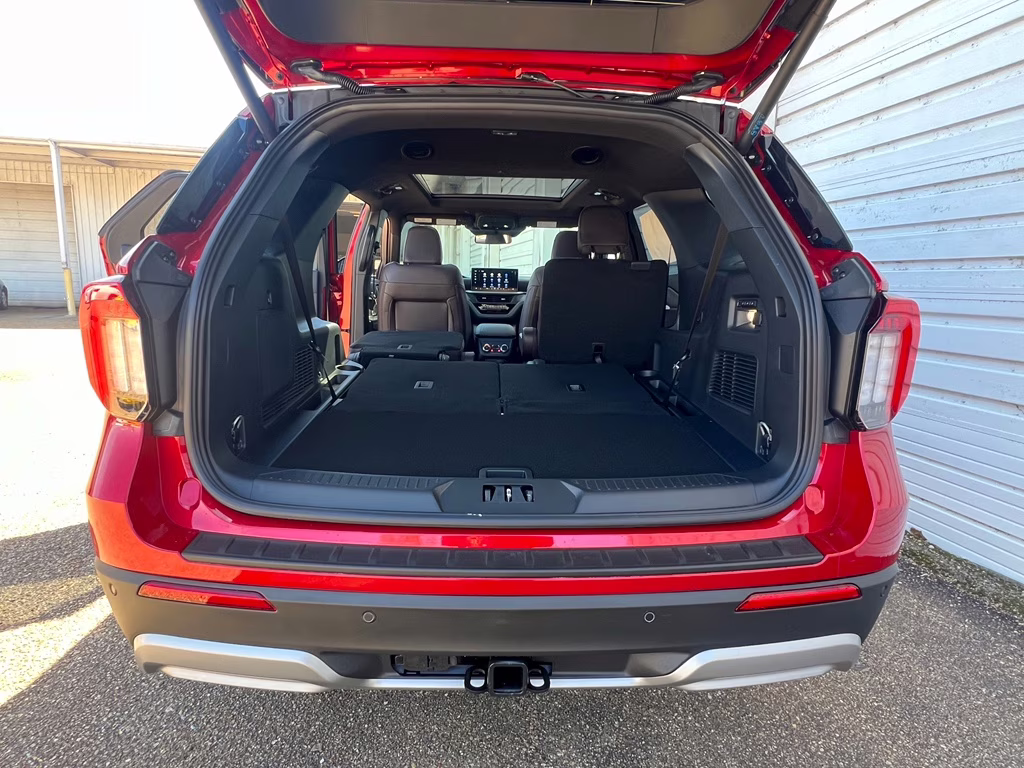 2026 Rapid Red Metallic Tinted Clearcoat Ford Explorer Platinum RWD SUV