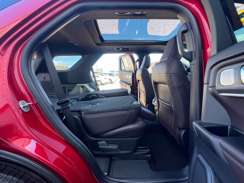2026 Rapid Red Metallic Tinted Clearcoat Ford Explorer Platinum RWD SUV