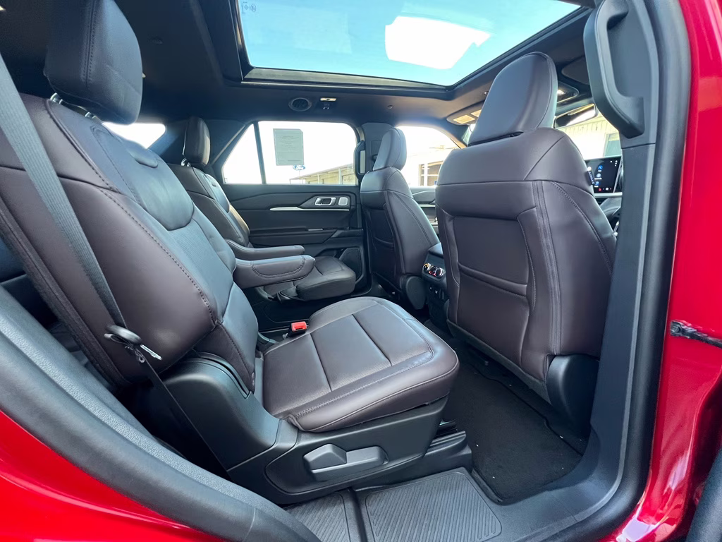 2026 Rapid Red Metallic Tinted Clearcoat Ford Explorer Platinum RWD SUV