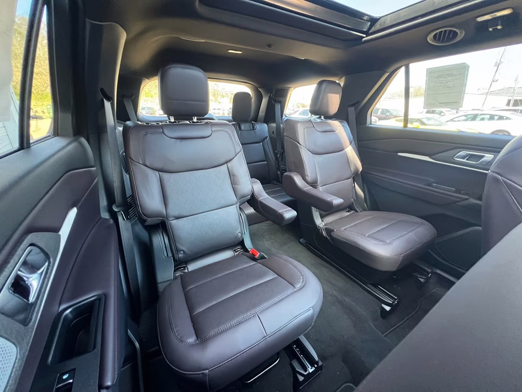 2026 Rapid Red Metallic Tinted Clearcoat Ford Explorer Platinum RWD SUV