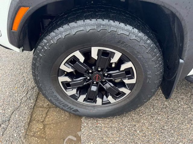 2023 Glacier White Nissan Frontier PRO-4X 4X4 Truck