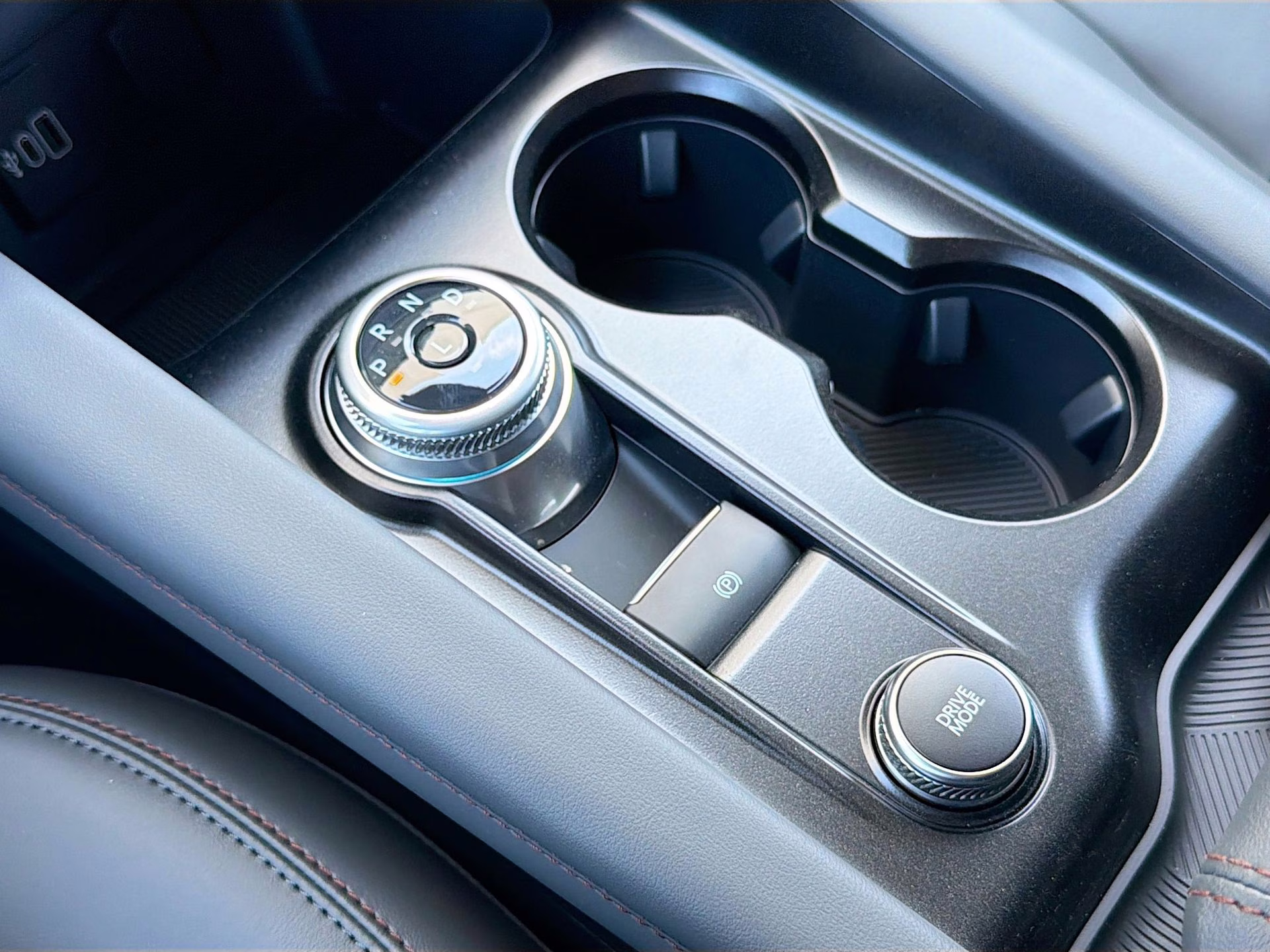 2026 Space White Metallic Ford Explorer Active RWD SUV