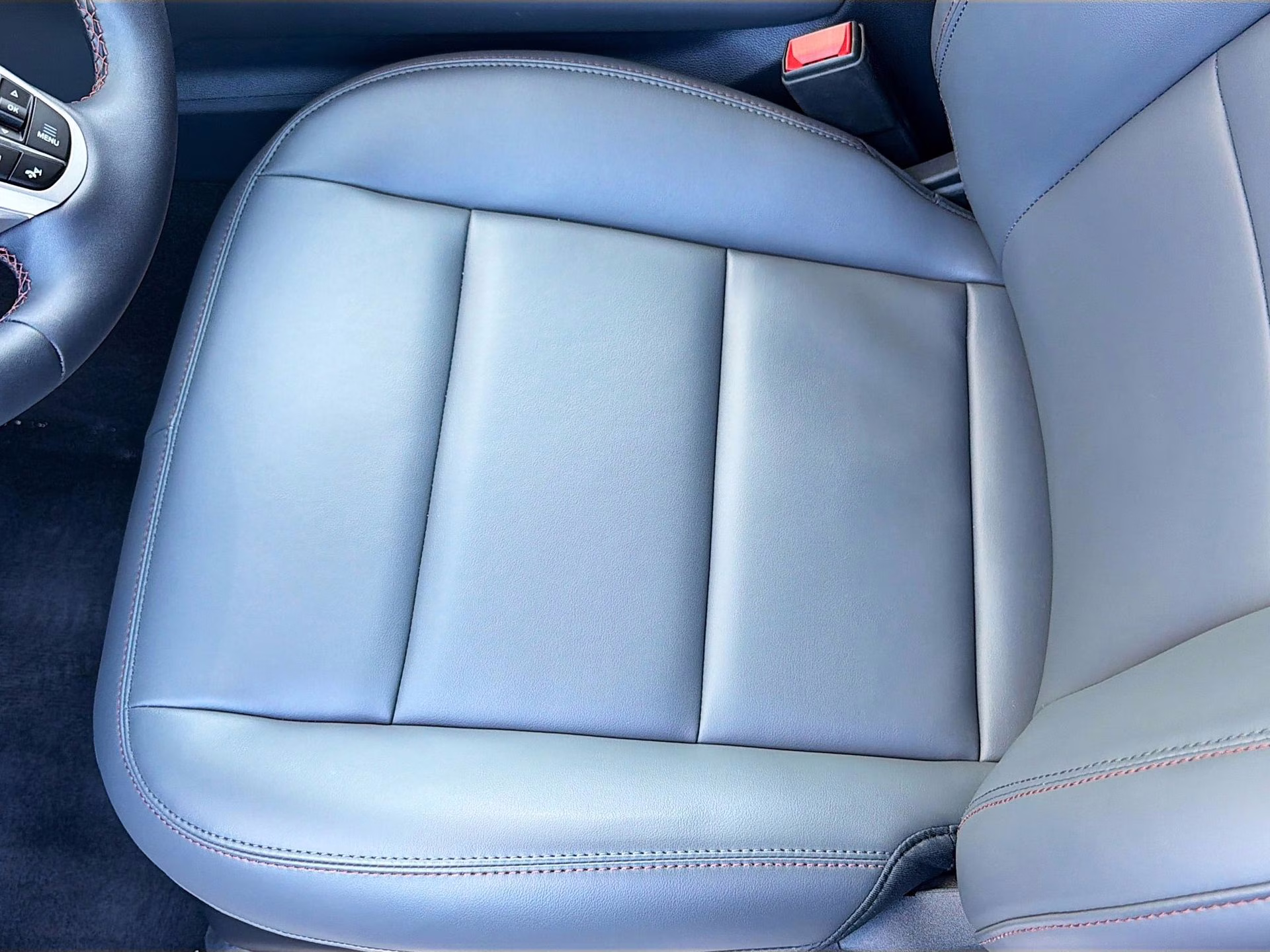 2026 Space White Metallic Ford Explorer Active RWD SUV