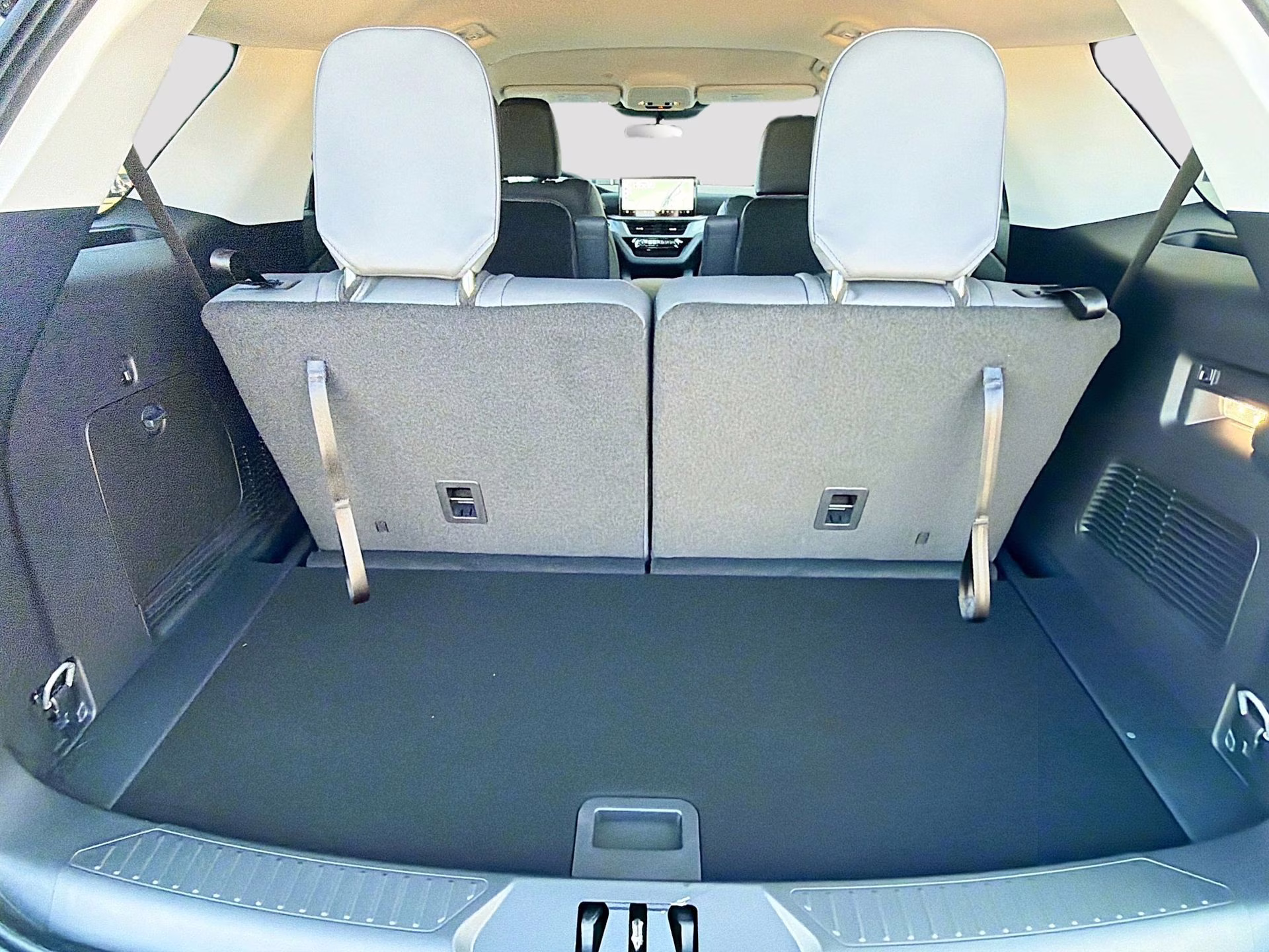 2026 Space White Metallic Ford Explorer Active RWD SUV