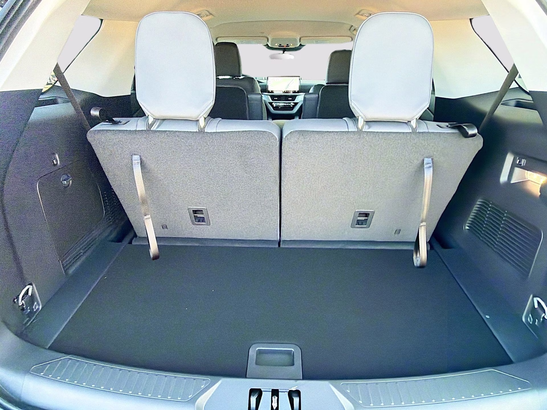 2026 Space White Metallic Ford Explorer Active RWD SUV