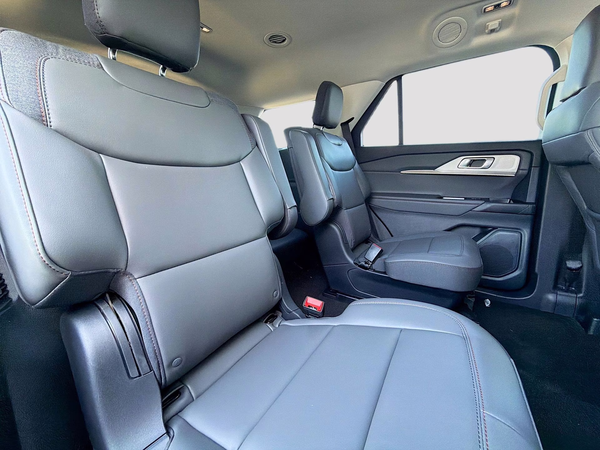 2026 Space White Metallic Ford Explorer Active RWD SUV