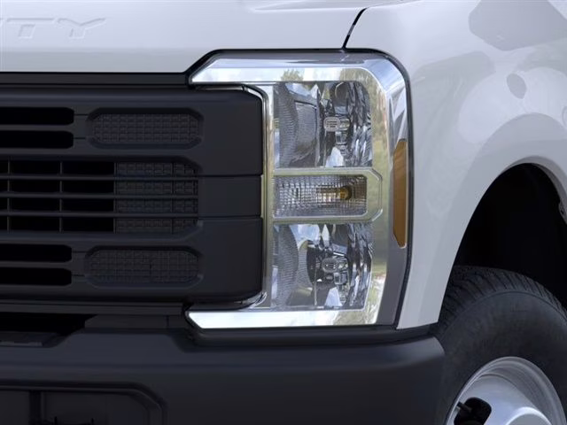 2026 Oxford White Ford Super Duty F-350 DRW XL 4X4 Chassis