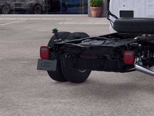 2026 Oxford White Ford Super Duty F-350 DRW XL 4X4 Chassis