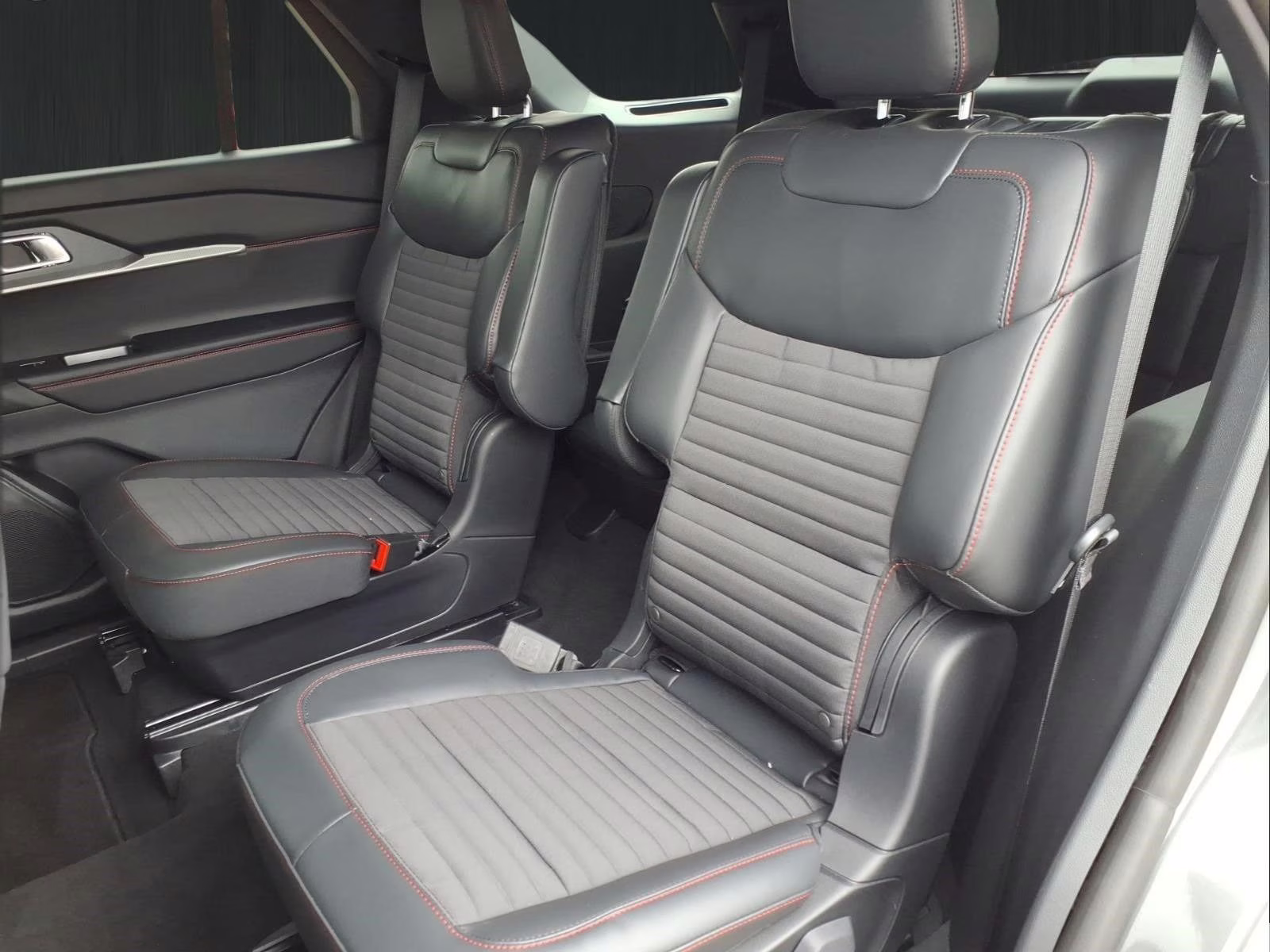 2026 Gray Metallic Ford Explorer ST-Line RWD SUV