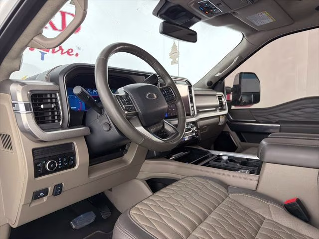 2025 White Metallic Ford Super Duty F-450 DRW Platinum Plus 4X4 Truck