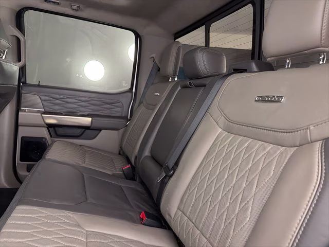 2025 White Metallic Ford Super Duty F-450 DRW Platinum Plus 4X4 Truck