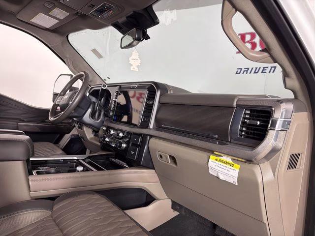 2025 White Metallic Ford Super Duty F-450 DRW Platinum Plus 4X4 Truck