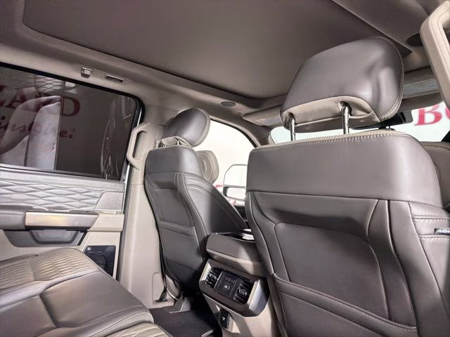 2025 White Metallic Ford Super Duty F-450 DRW Platinum Plus 4X4 Truck