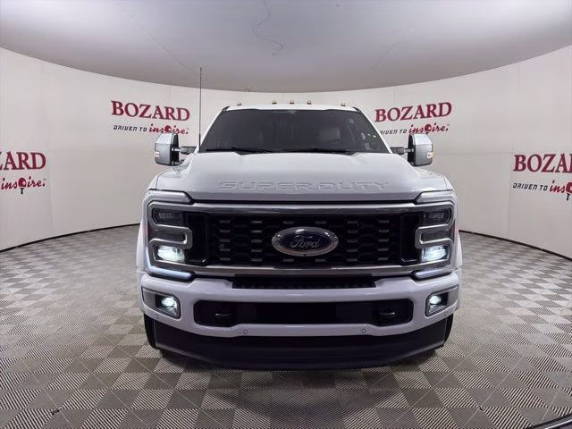 2025 White Metallic Ford Super Duty F-450 DRW Platinum Plus 4X4 Truck