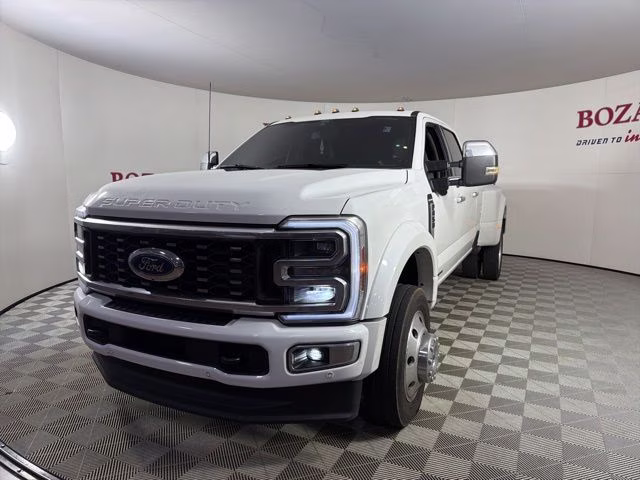 2025 White Metallic Ford Super Duty F-450 DRW Platinum Plus 4X4 Truck