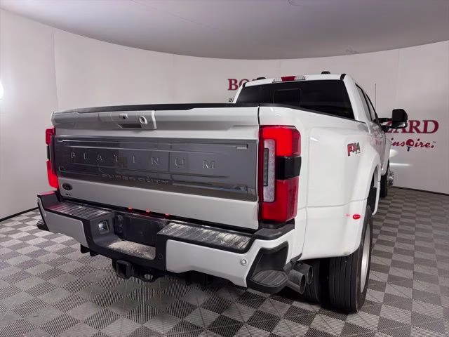 2025 White Metallic Ford Super Duty F-450 DRW Platinum Plus 4X4 Truck
