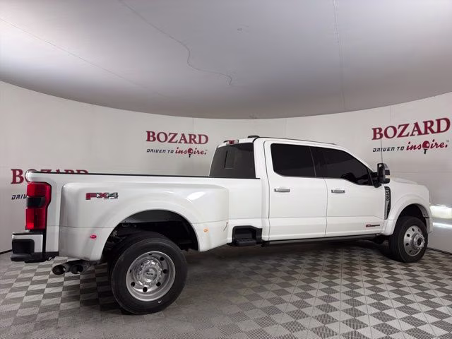 2025 White Metallic Ford Super Duty F-450 DRW Platinum Plus 4X4 Truck