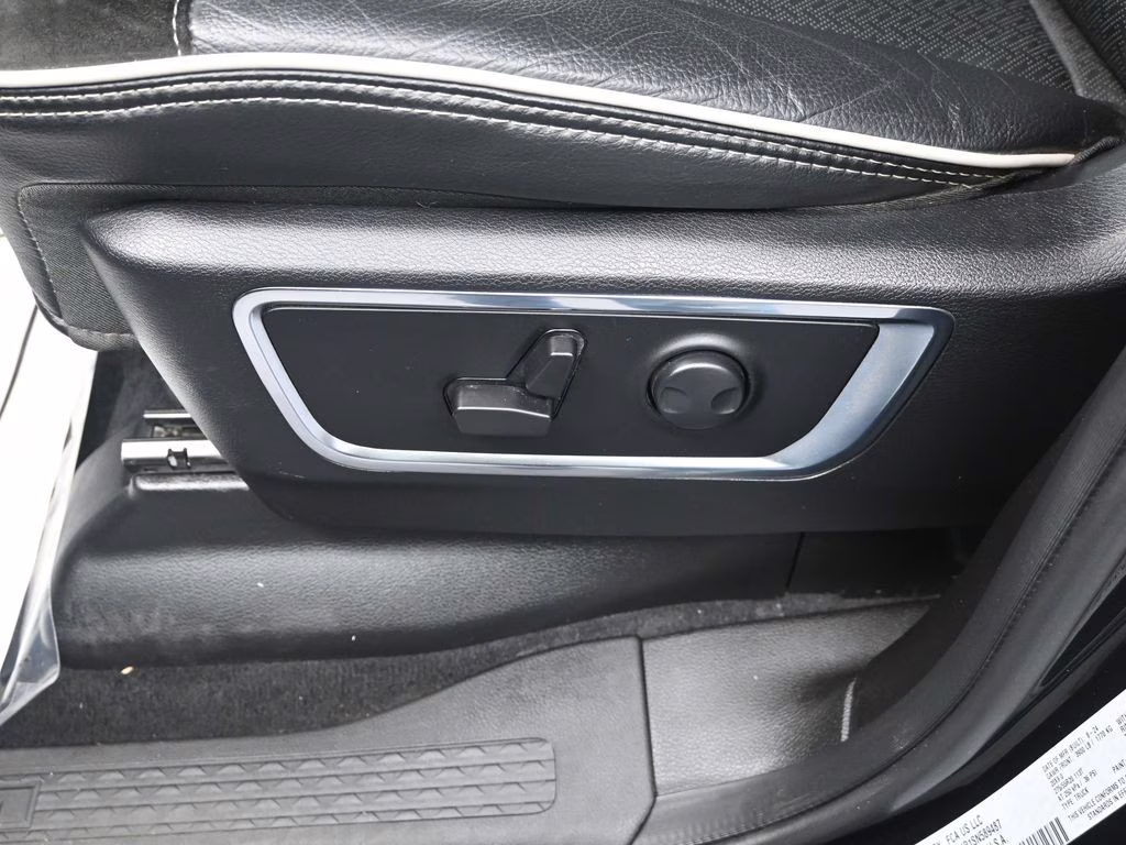 2025 Diamond Black Crystal Pearlcoat Ram 1500 Laramie 4X4 Truck