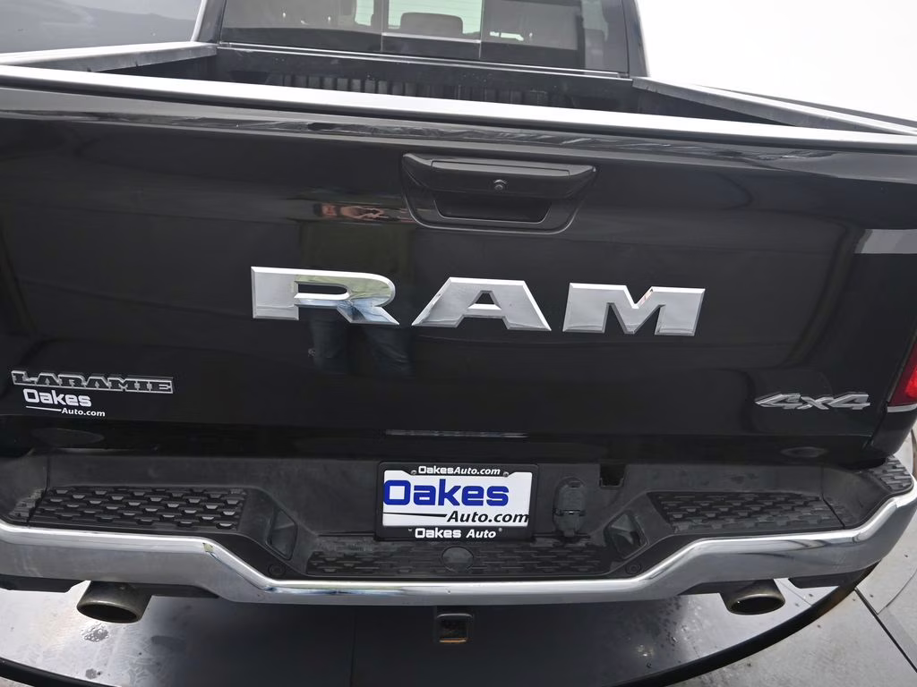 2025 Diamond Black Crystal Pearlcoat Ram 1500 Laramie 4X4 Truck