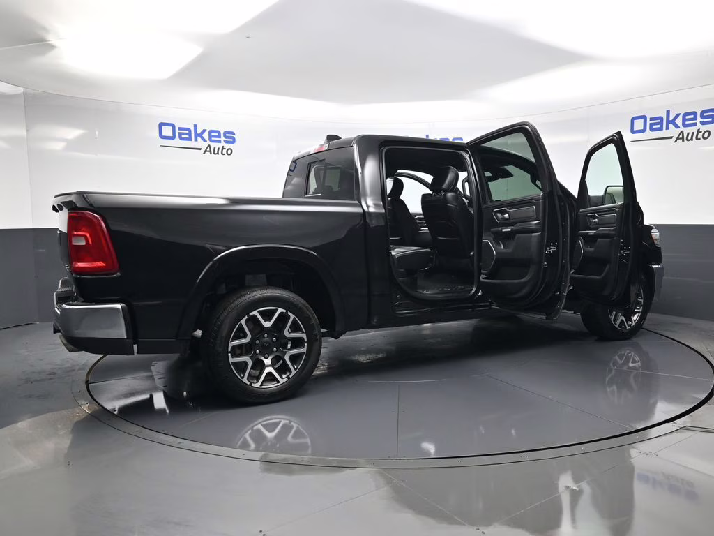 2025 Diamond Black Crystal Pearlcoat Ram 1500 Laramie 4X4 Truck