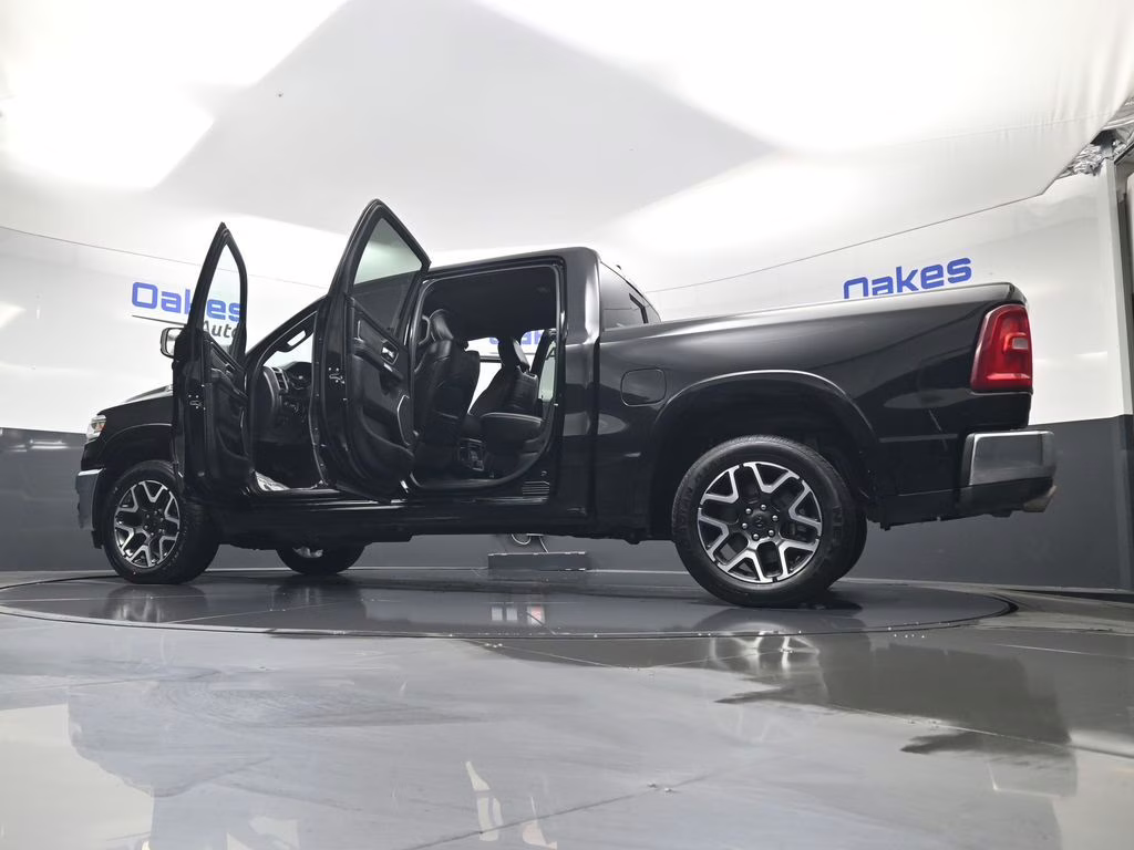 2025 Diamond Black Crystal Pearlcoat Ram 1500 Laramie 4X4 Truck