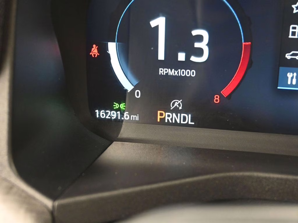 2025 White Metallic Ford Explorer Platinum 4X4 SUV