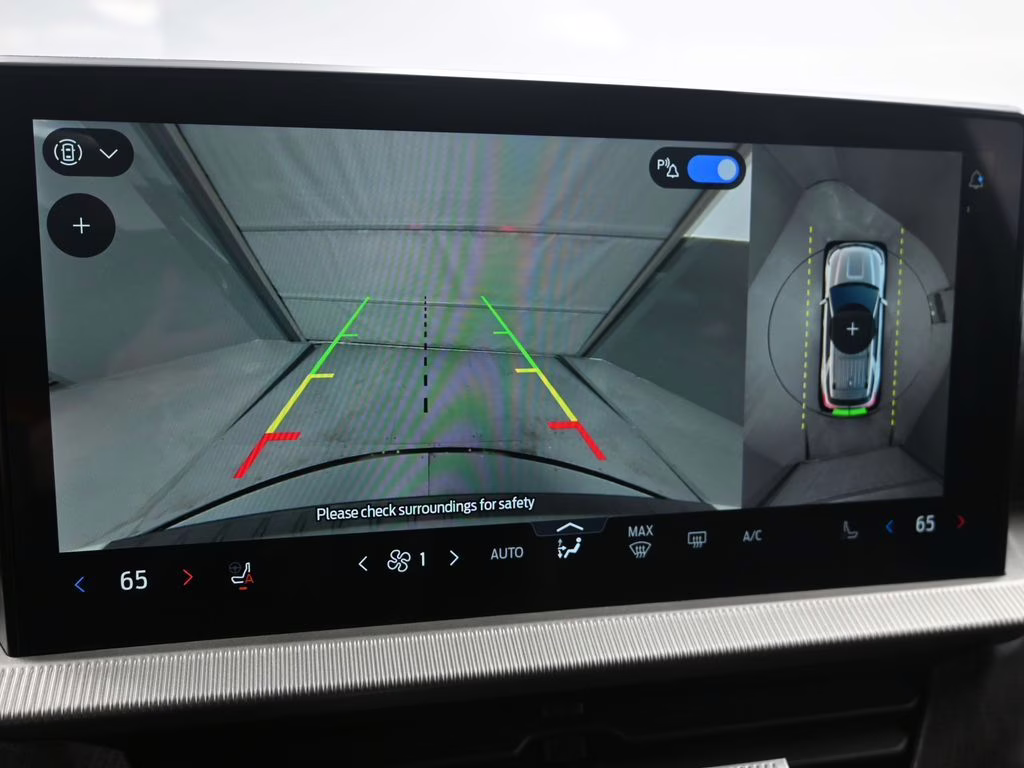 2025 White Metallic Ford Explorer Platinum 4X4 SUV