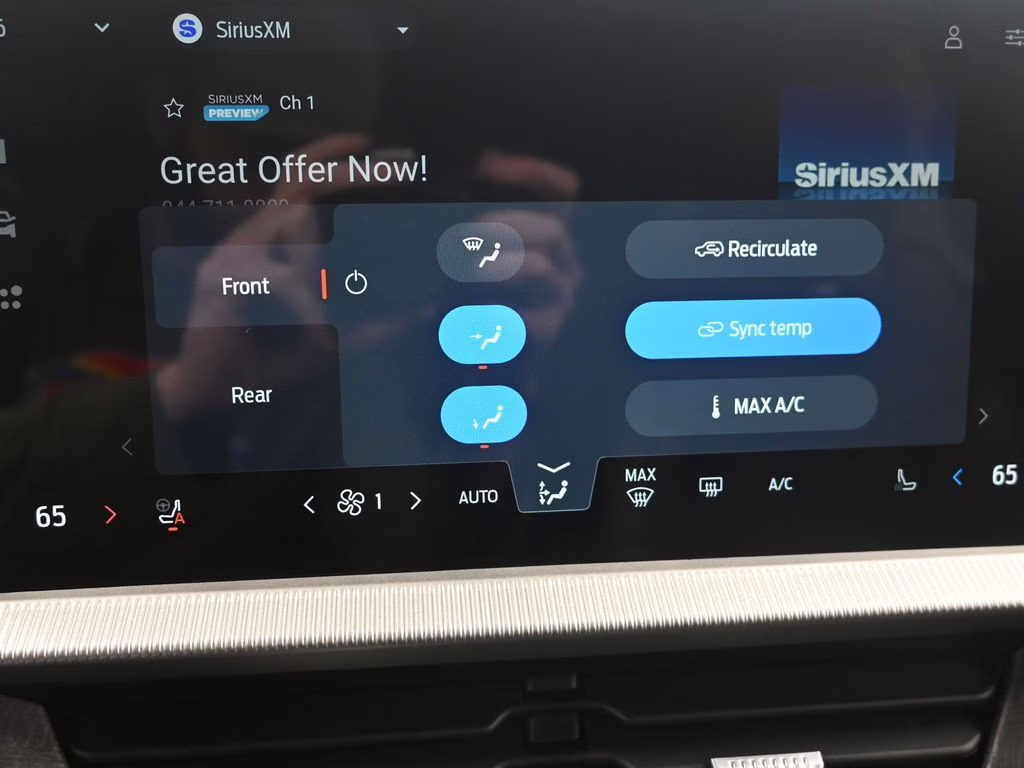 2025 White Metallic Ford Explorer Platinum 4X4 SUV