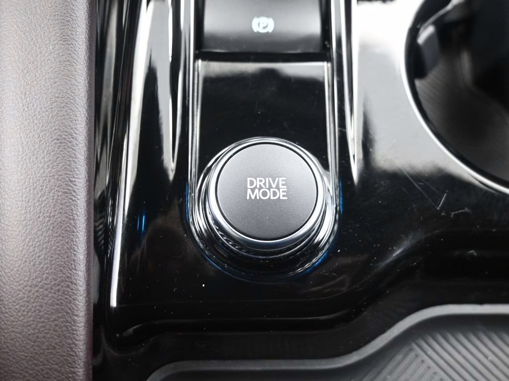 2025 White Metallic Ford Explorer Platinum 4X4 SUV