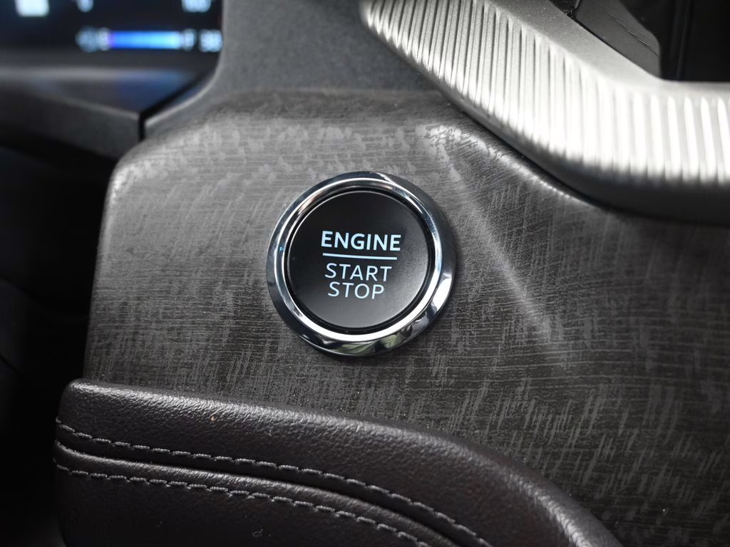 2025 White Metallic Ford Explorer Platinum 4X4 SUV