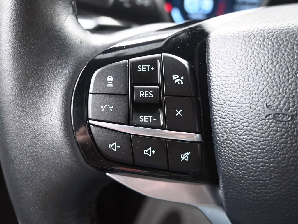 2025 White Metallic Ford Explorer Platinum 4X4 SUV