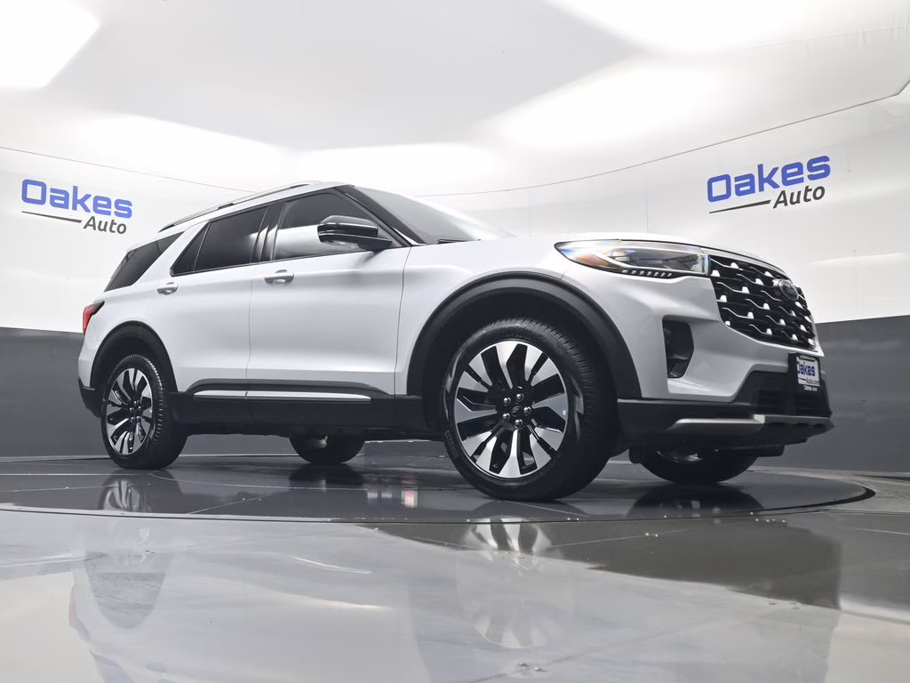 2025 White Metallic Ford Explorer Platinum 4X4 SUV