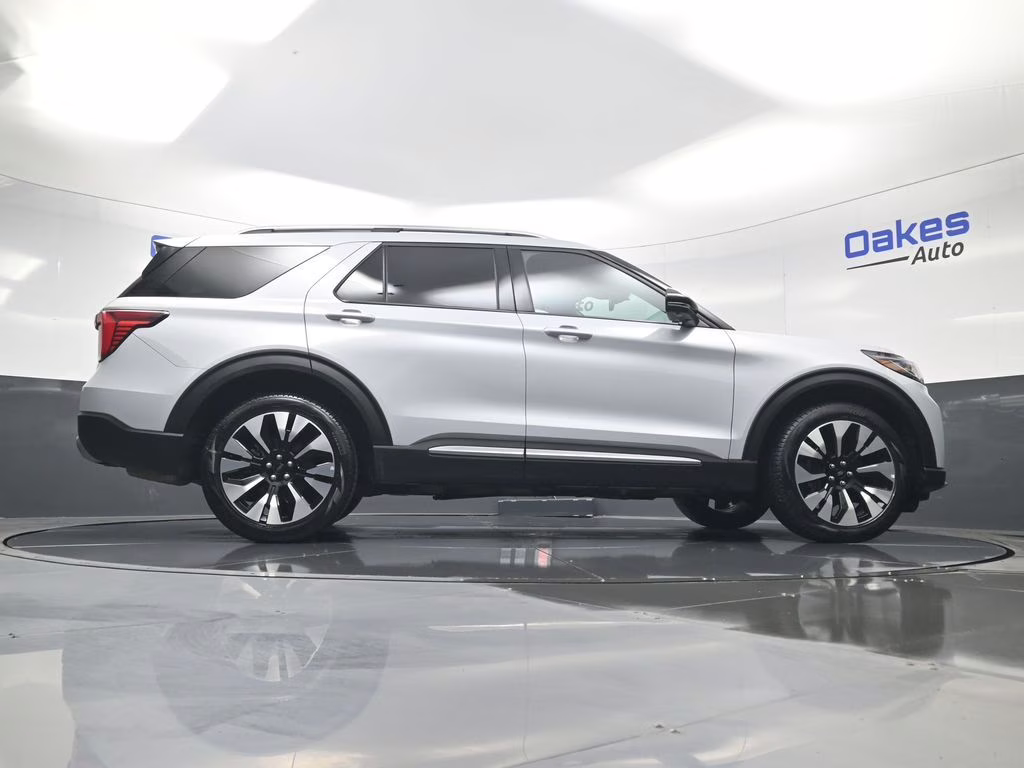 2025 White Metallic Ford Explorer Platinum 4X4 SUV