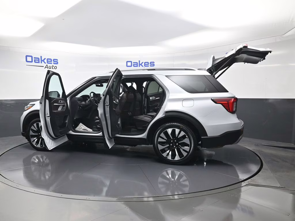 2025 White Metallic Ford Explorer Platinum 4X4 SUV