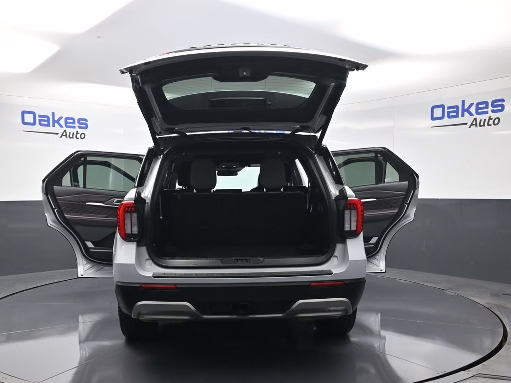 2025 White Metallic Ford Explorer Platinum 4X4 SUV