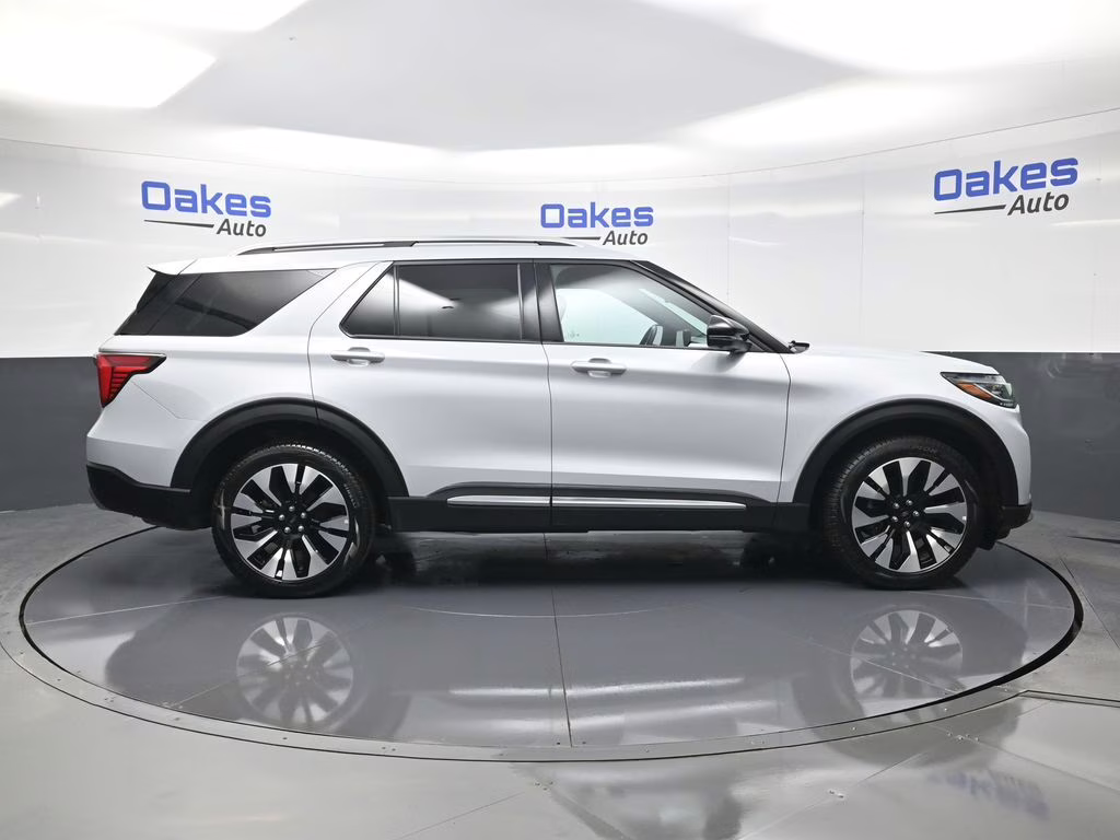 2025 White Metallic Ford Explorer Platinum 4X4 SUV