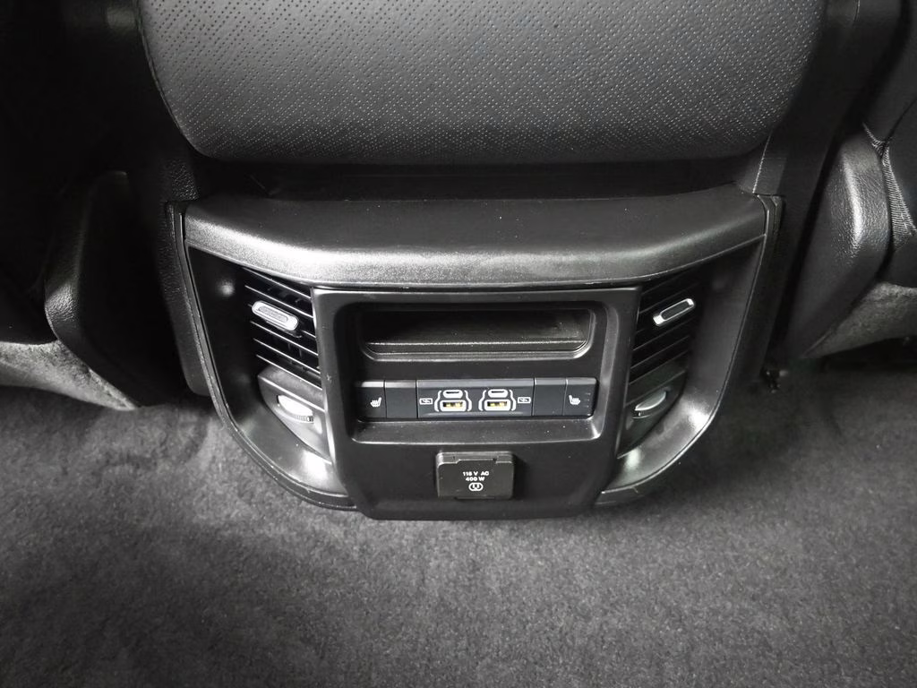 2025 Diamond Black Crystal Pearlcoat Ram 1500 Laramie 4X4 Truck