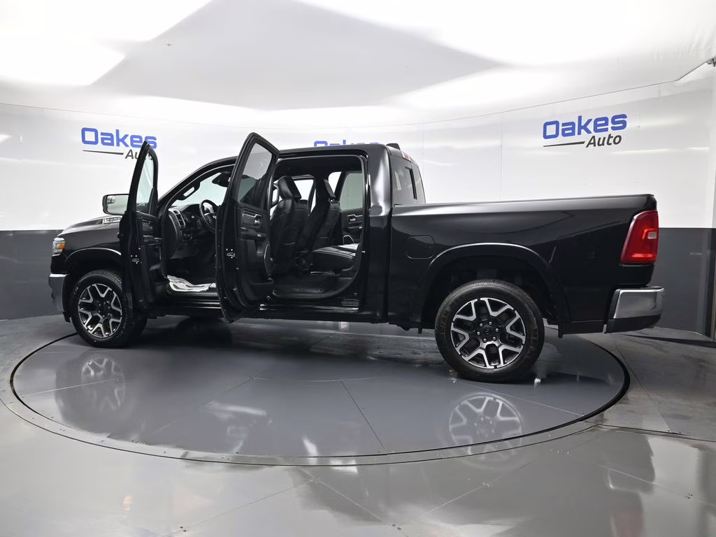 2025 Diamond Black Crystal Pearlcoat Ram 1500 Laramie 4X4 Truck