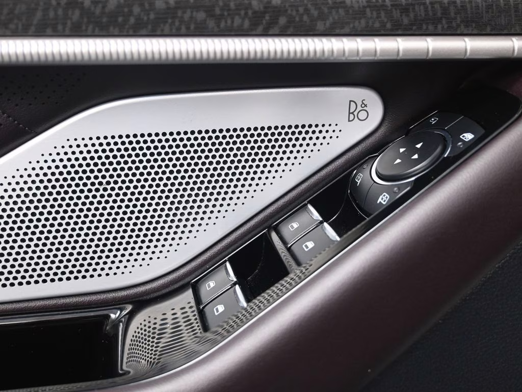 2025 White Metallic Ford Explorer Platinum 4X4 SUV