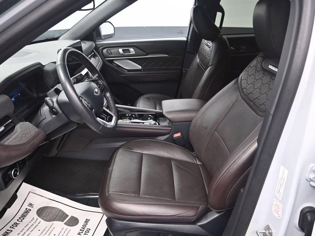 2025 White Metallic Ford Explorer Platinum 4X4 SUV
