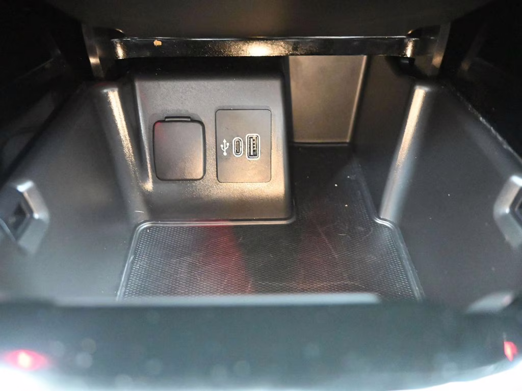 2025 White Metallic Ford Explorer Platinum 4X4 SUV