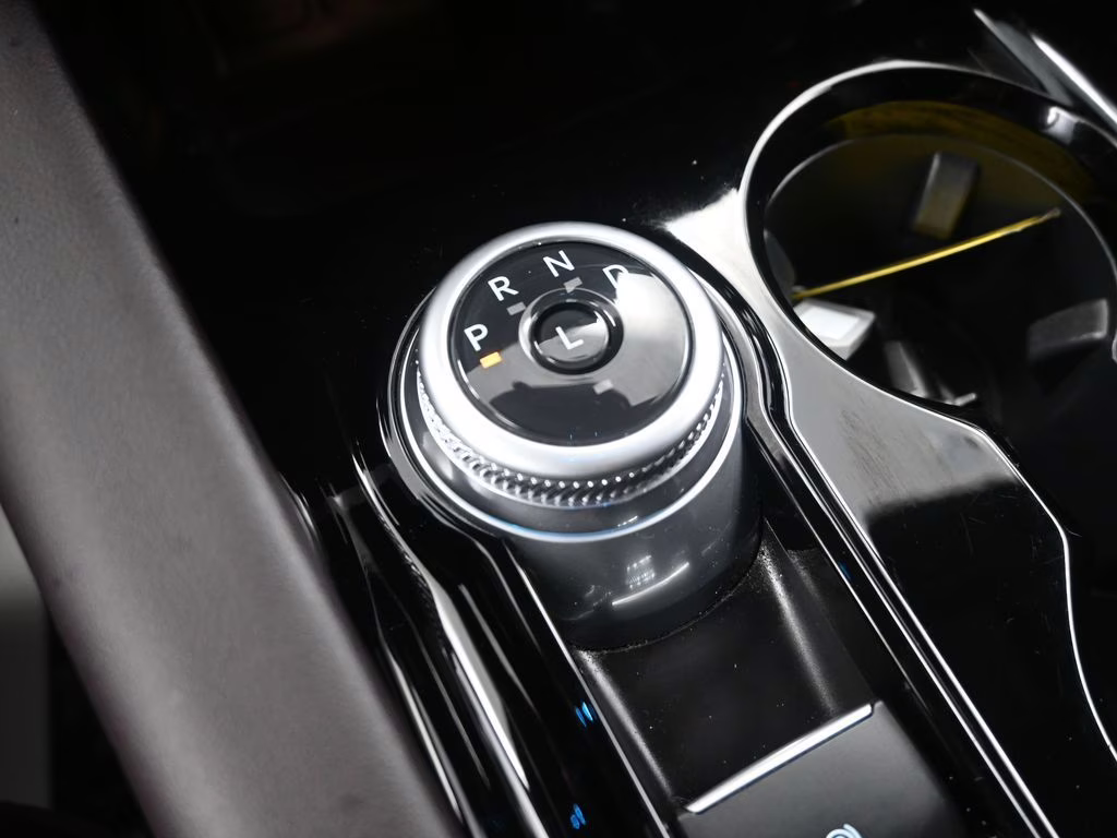 2025 White Metallic Ford Explorer Platinum 4X4 SUV